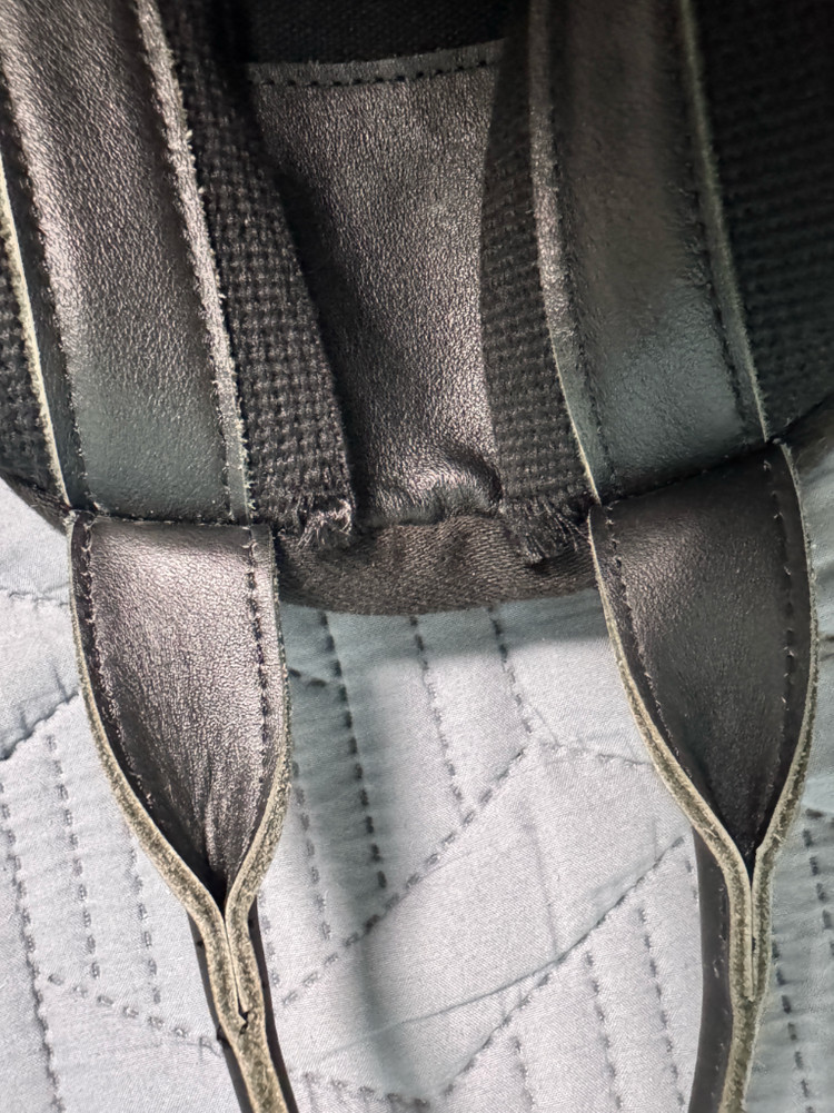 해칭룸 레더 데이팩 블랙 이미지