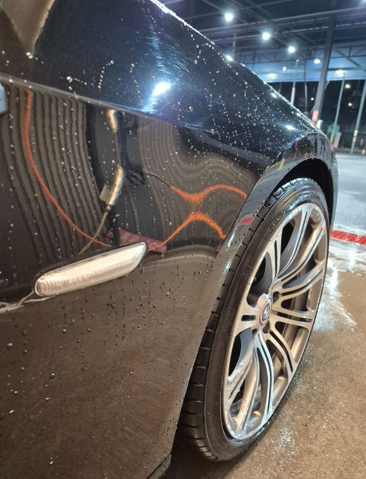 가격다운 민트급 bmw e92 m3 후기형 단조휠 팝니다 타이어포함 이미지
