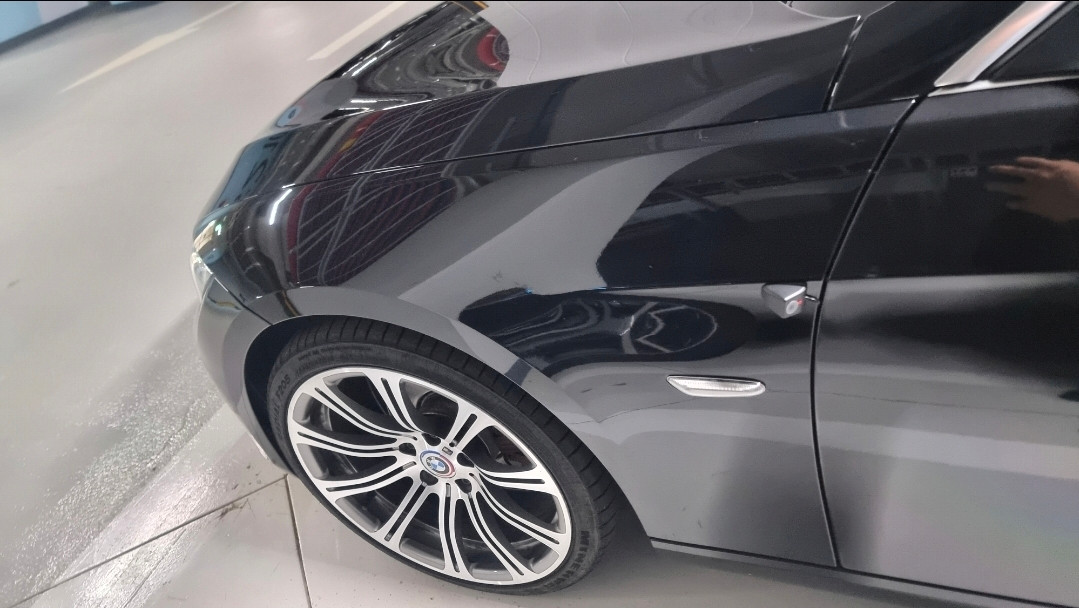 가격다운 민트급 bmw e92 m3 후기형 단조휠 팝니다 타이어포함 이미지