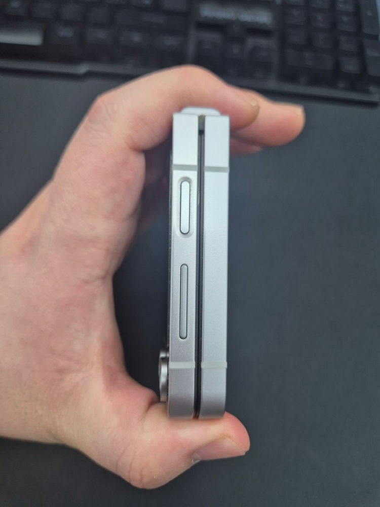 갤럭시 Z플립6 512G 쉐도우 실버 이미지