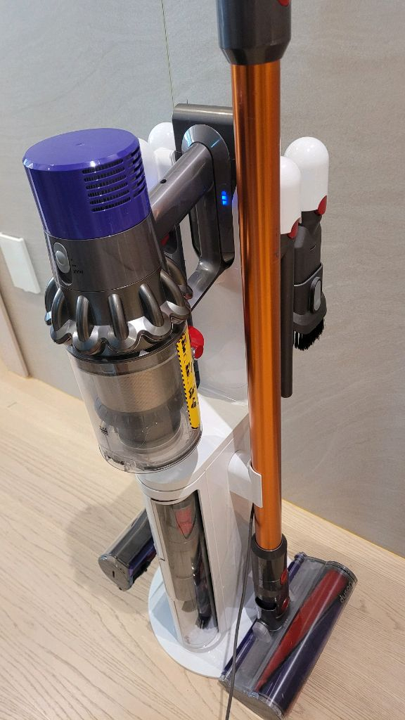 다이슨 청소기 V10 이미지