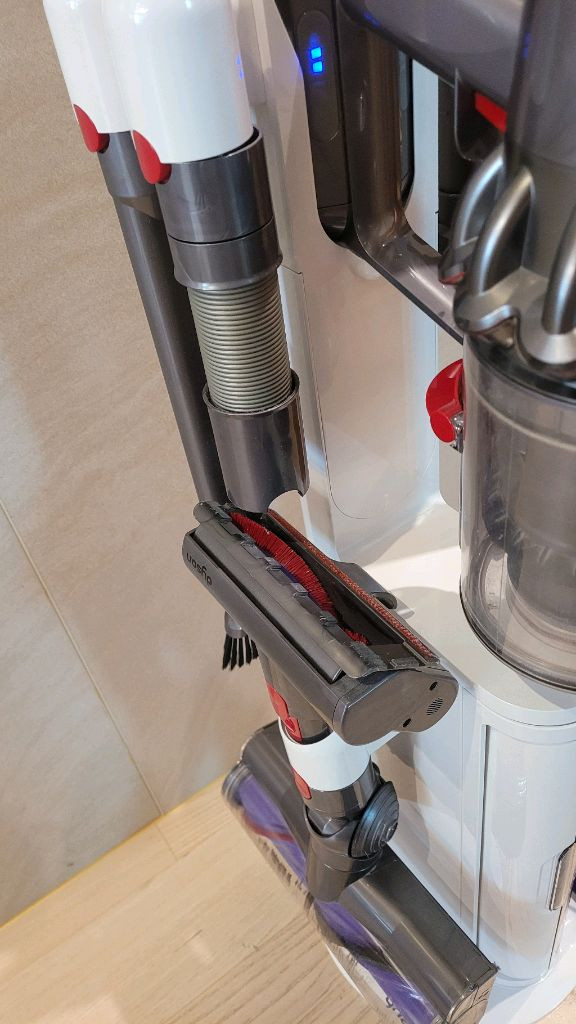 다이슨 청소기 V10 이미지