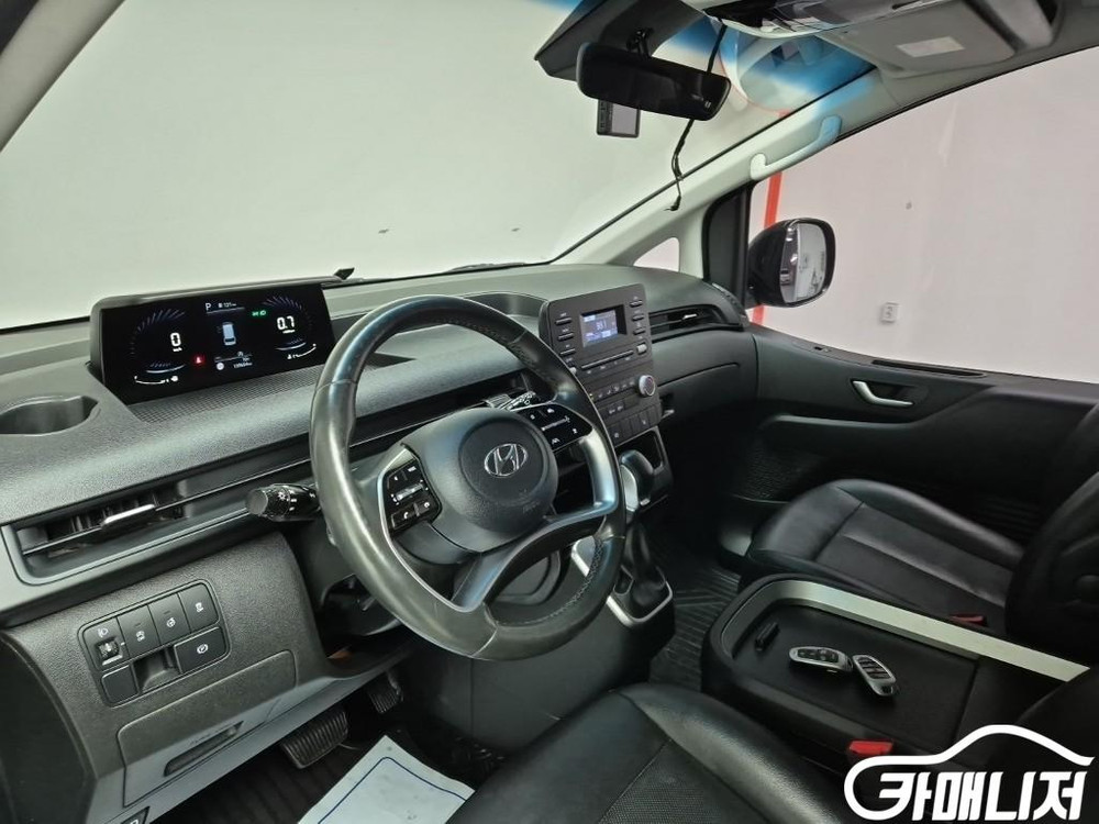 [현대]스타리아 2WD 디젤 카고 모던 5인승 (5인승) 이미지