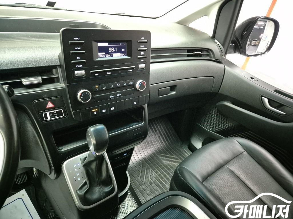 [현대]스타리아 2WD 디젤 카고 모던 5인승 (5인승) 이미지