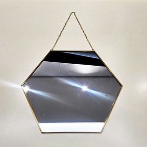 골드프레임 육각 벽거울 이미지