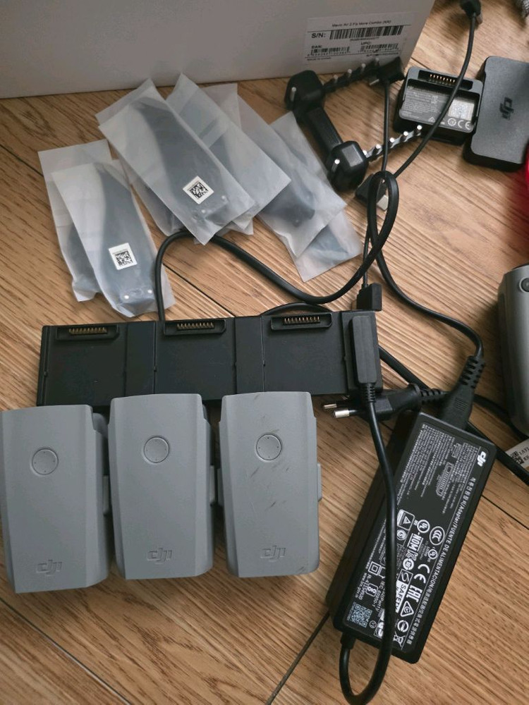 미니 드론 플라이모어 콤보 DJI 매빅 드론 에어2 박스풀셋+아이패드미니5 거치대 포함 일괄 판매합니다 이미지