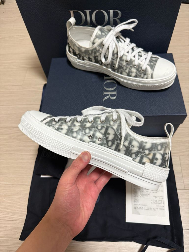 [42] 디올 b23 로우 오블리크 캔버스 화이트 & 블랙 매장판 이미지