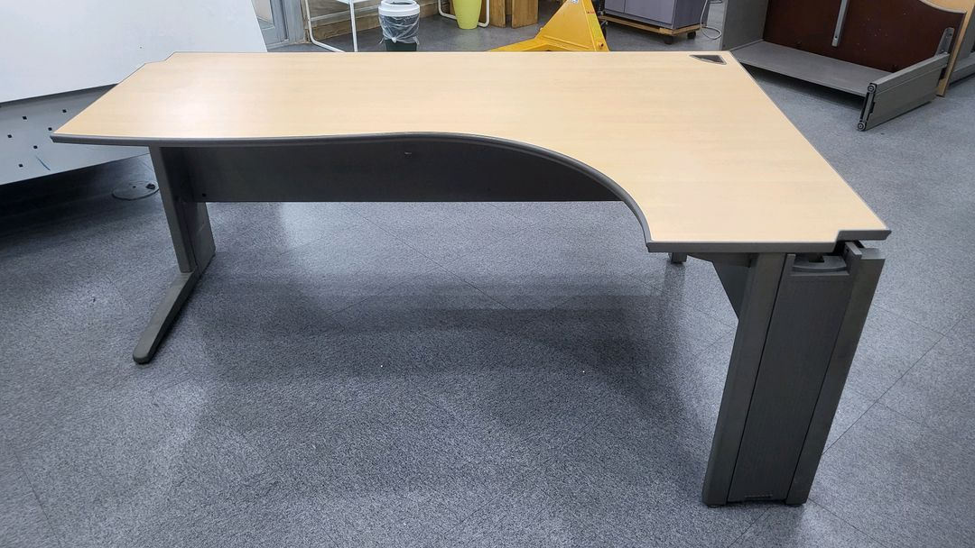 퍼시스 퍼즐플러스 책상 이미지