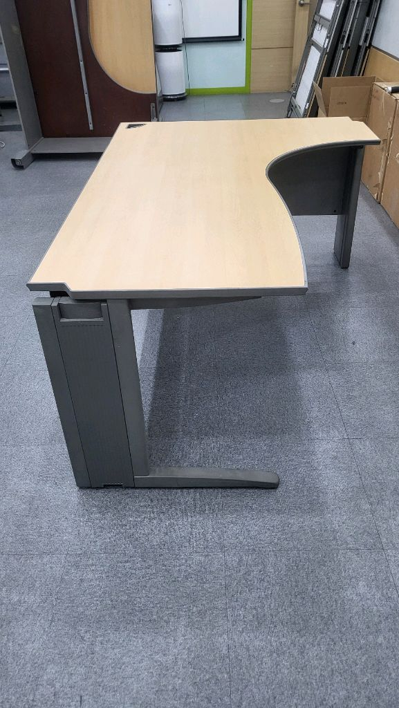 퍼시스 퍼즐플러스 책상 이미지