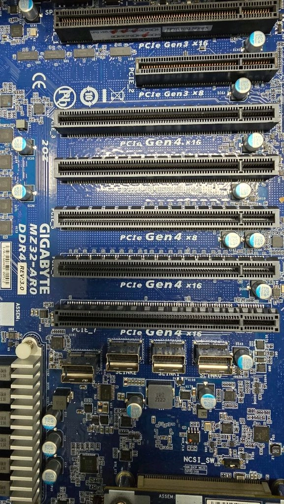 에픽 EPYC 7261 MZ32-AR0 CLN0222 1250W 이미지