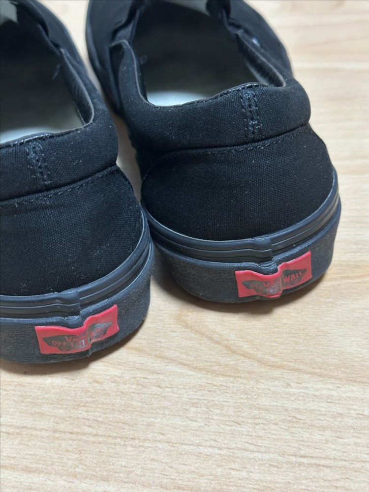 반스 슬립온 올블랙 단색 스니커즈 이미지