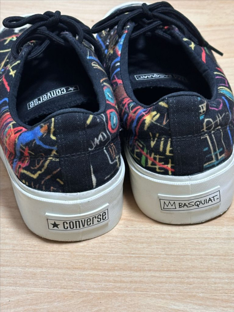 컨버스 X 장 미셸 바스키아 콜라보 스니커즈 이미지