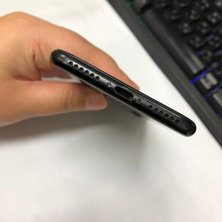 아이폰7 32GB 블랙 중고폰 배터리90% 사진폰 인스타 카메라폰 레트로감성 211654 이미지