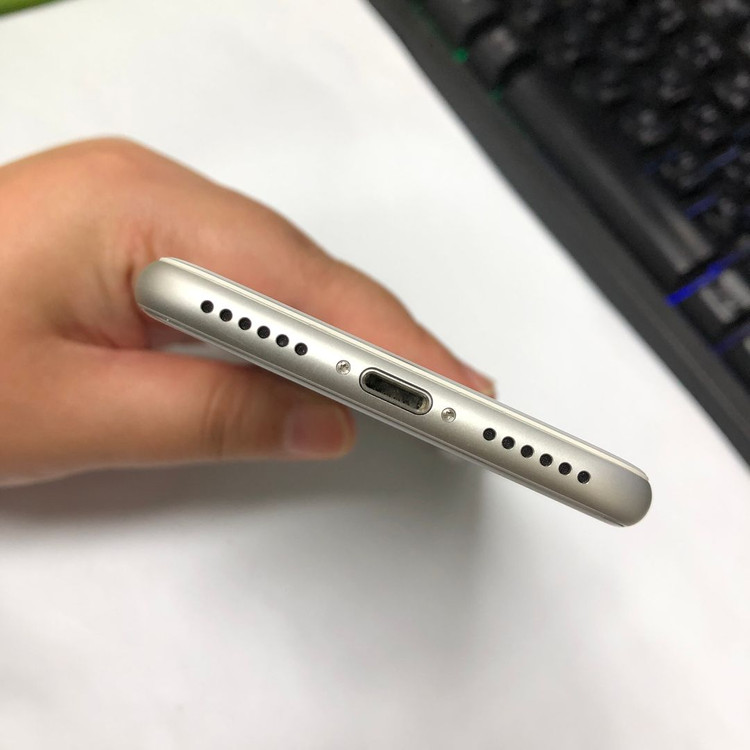 아이폰8 64GB 실버 특SS급 중고폰 배터리100% 사진폰 인스타 카메라폰 레트로감성 283348 이미지