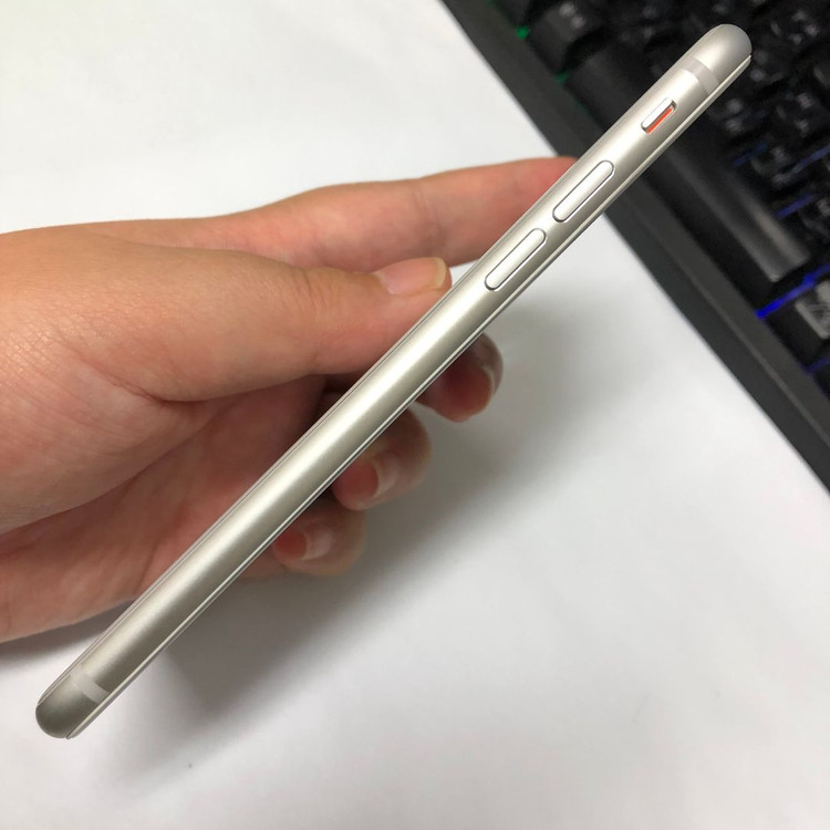 아이폰8 64GB 실버 특SS급 중고폰 배터리100% 사진폰 인스타 카메라폰 레트로감성 283348 이미지