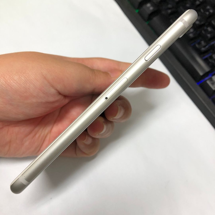 아이폰8 64GB 실버 특SS급 중고폰 배터리100% 사진폰 인스타 카메라폰 레트로감성 283348 이미지