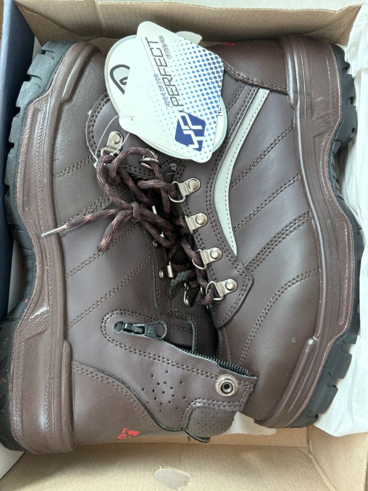 안전화 새 제품 팝니다.사이즈: 255mm 이미지