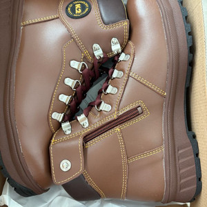 안전화 새 제품 팝니다.사이즈: 255mm 이미지