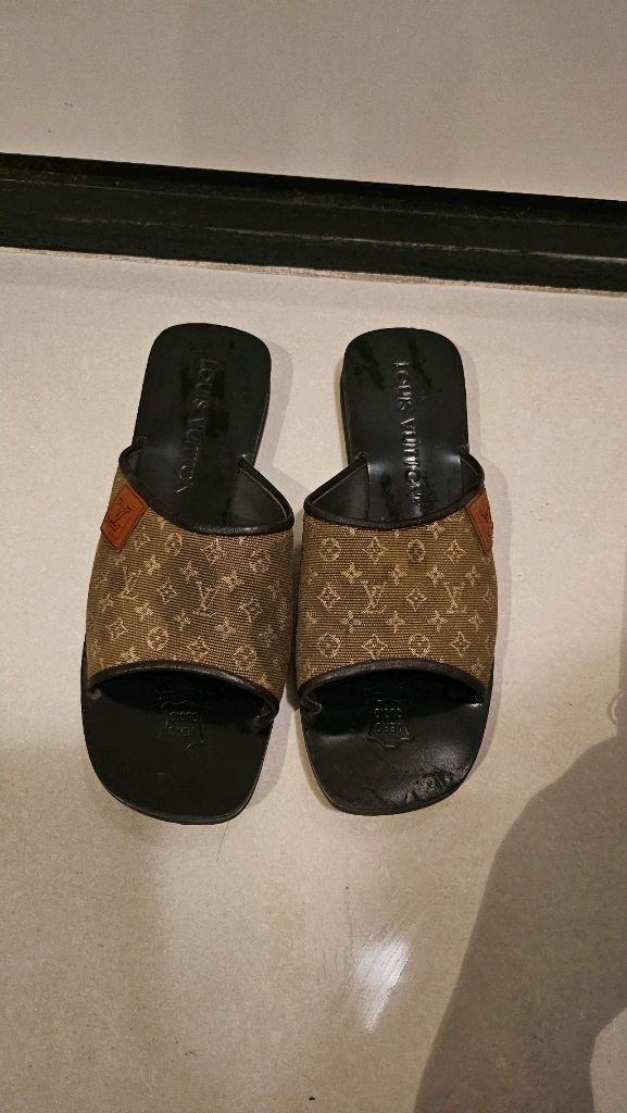 루이비통 모노그램 슬리퍼 이미지