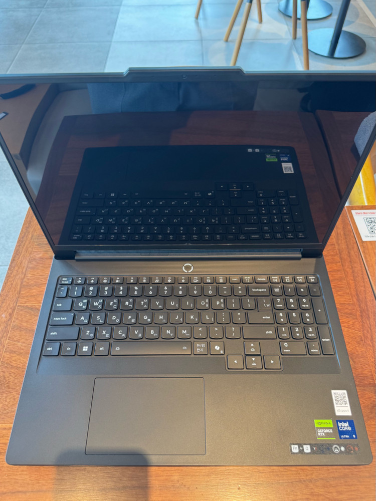 레노버 LEGION Pro7 275HX 5090 32G 1TB 이미지