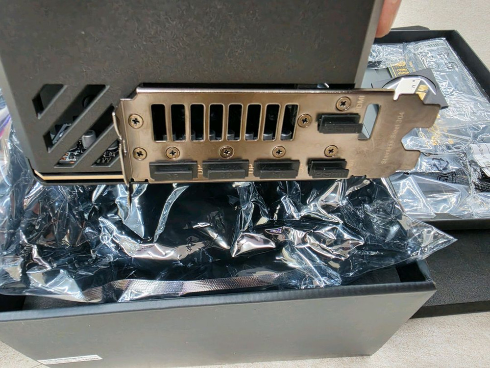 ASUS ROG ASTRAL RTX 5090 BTF EDITION 이미지