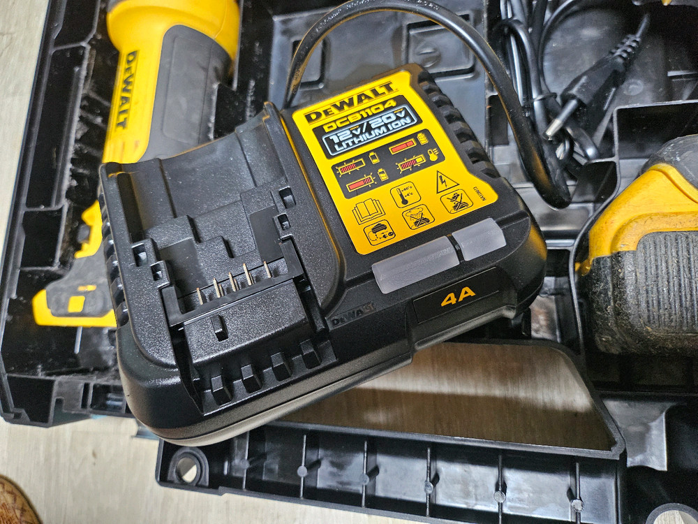 디월트 충전 드라이월 커터 (석고보드 커터) + 임팩 드라이버 드릴 세트 이미지