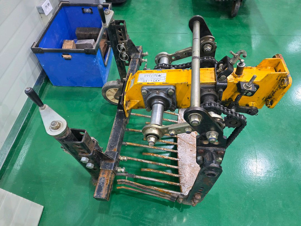 두루기계) 경운기용 고구마 등 땅속작물 수확기 판매 이미지