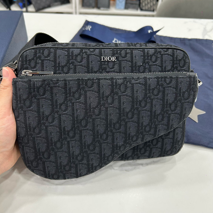 디올 오블리크 트리플 새들백 크로스백 이미지