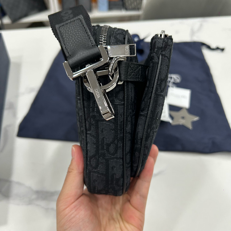 디올 오블리크 트리플 새들백 크로스백 이미지