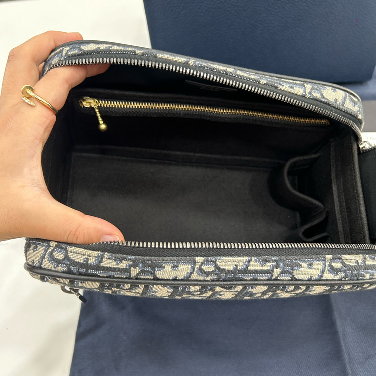 디올 오블리크 토일레트리 돕키트 클러치백 이미지