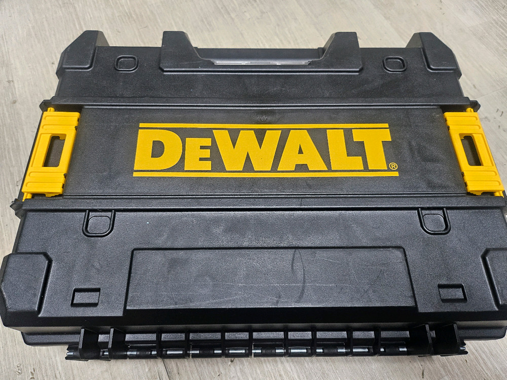 디월트 20V MAX 브러쉬리스 충전 해머 드릴 DCD709 세트 이미지