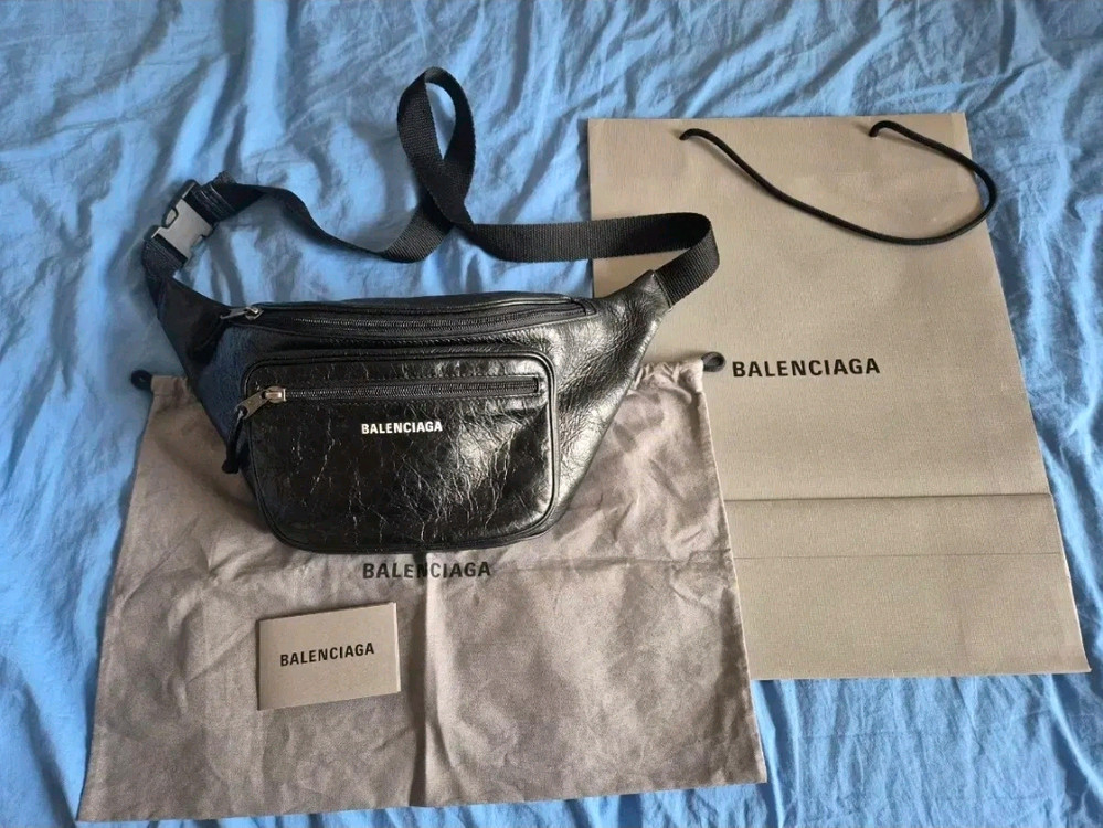 발렌시아가 익스플로러 힙색 팝니다 이미지