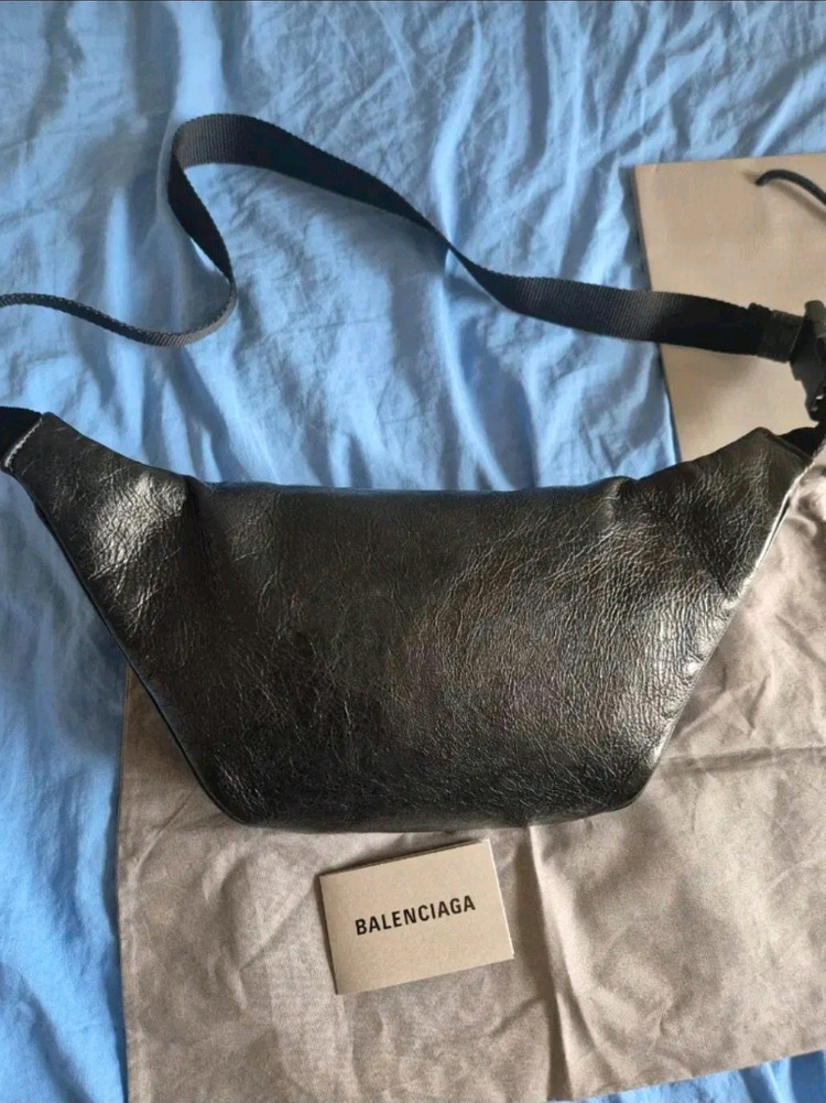 발렌시아가 익스플로러 힙색 팝니다 이미지