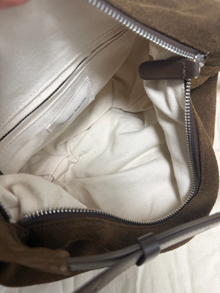 낫띵리튼 호보백 이미지