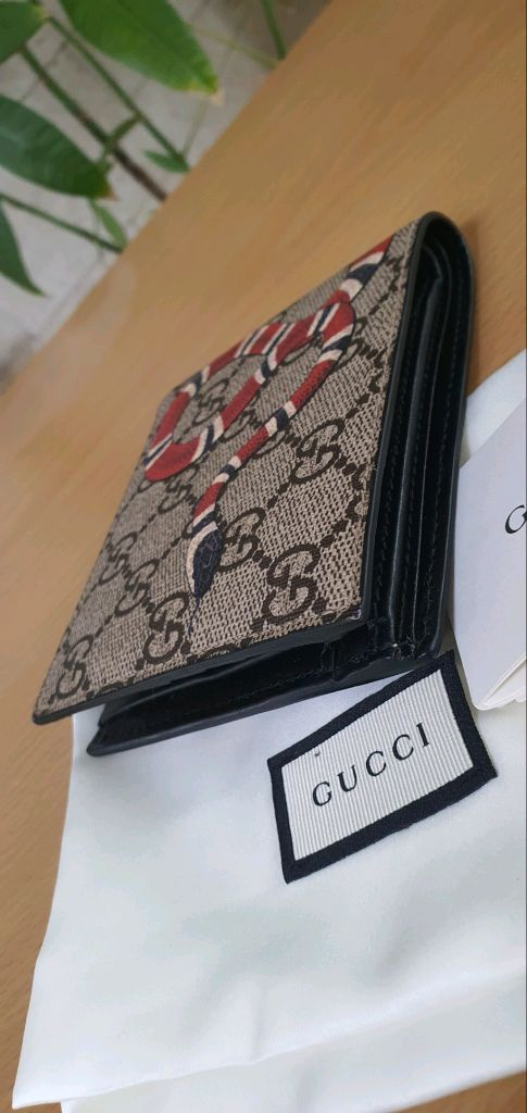 구찌 스네이크 코인 반지갑 새상품급 정품(감정O)구찌프라다루이비통디올고야드샤넬셀린느보테가생로랑발렌시아가버버리가방 이미지