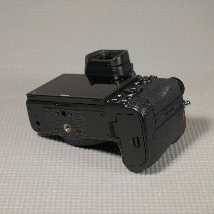 니콘 Z5 카메라 바디 이미지