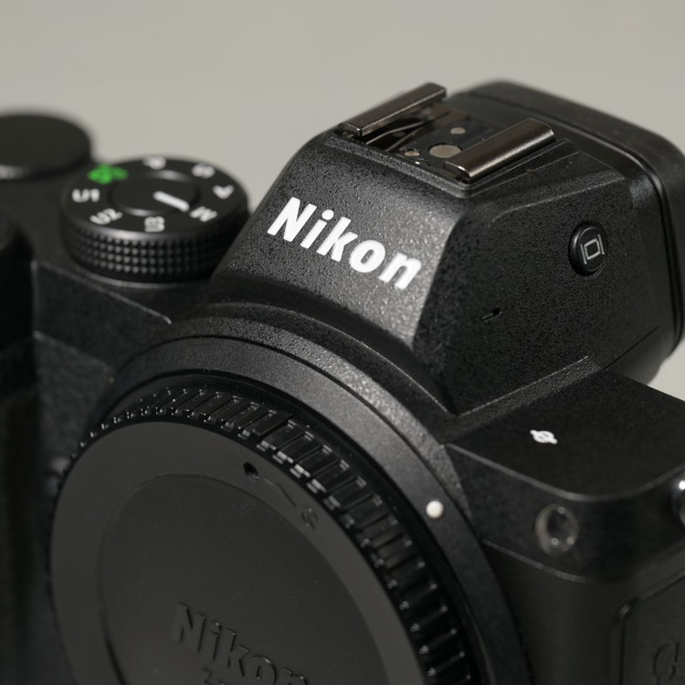 니콘 Z5 카메라 바디 이미지