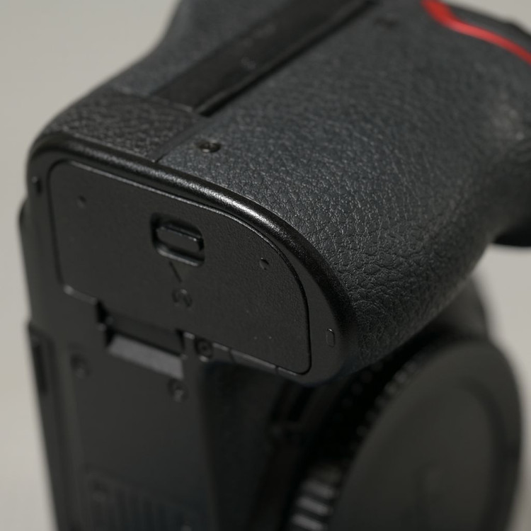 니콘 Z5 카메라 바디 이미지