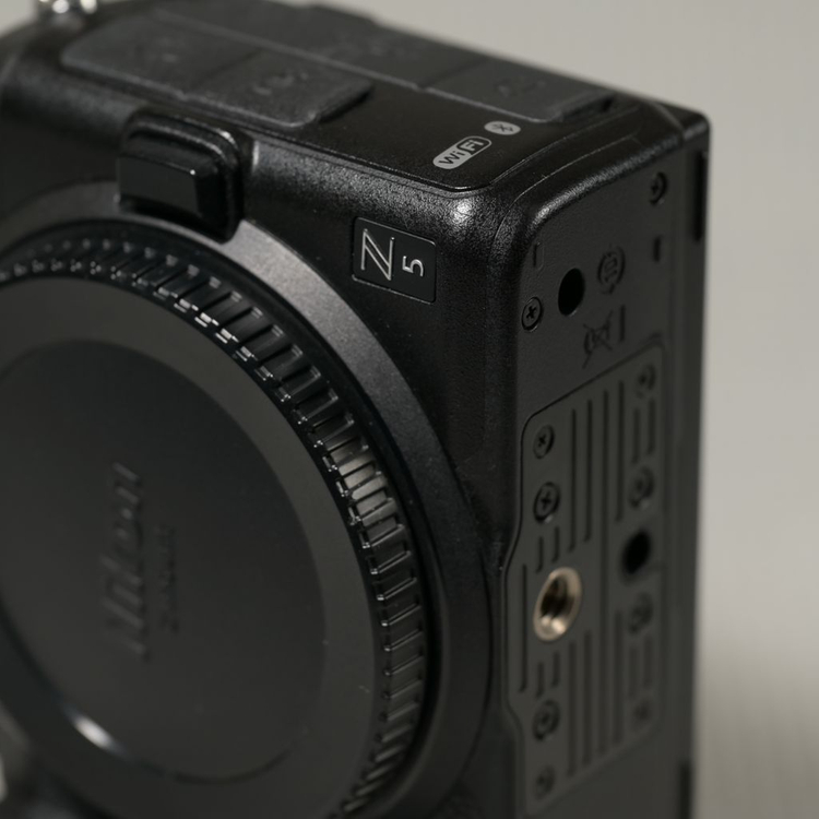 니콘 Z5 카메라 바디 이미지