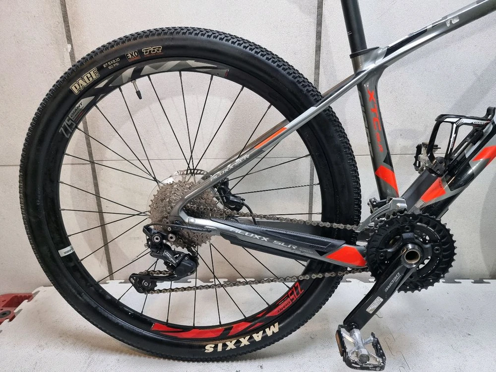 자이언트(Giant)의 XTC SLR 3 MTB 자전거 입니다. 이미지