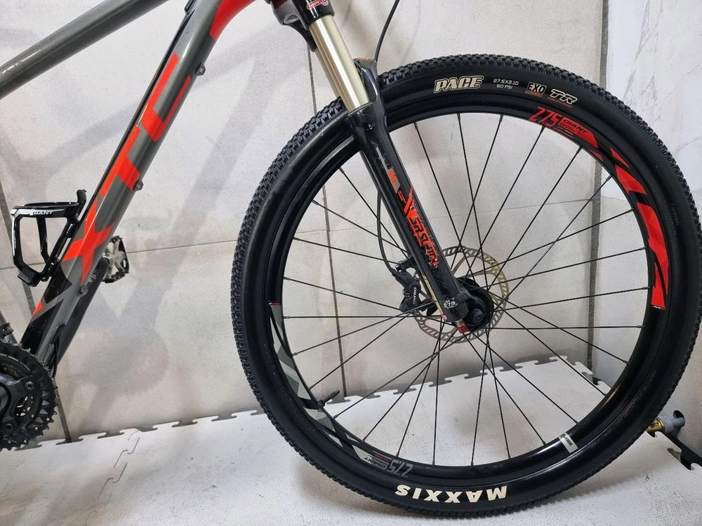 자이언트(Giant)의 XTC SLR 3 MTB 자전거 입니다. 이미지