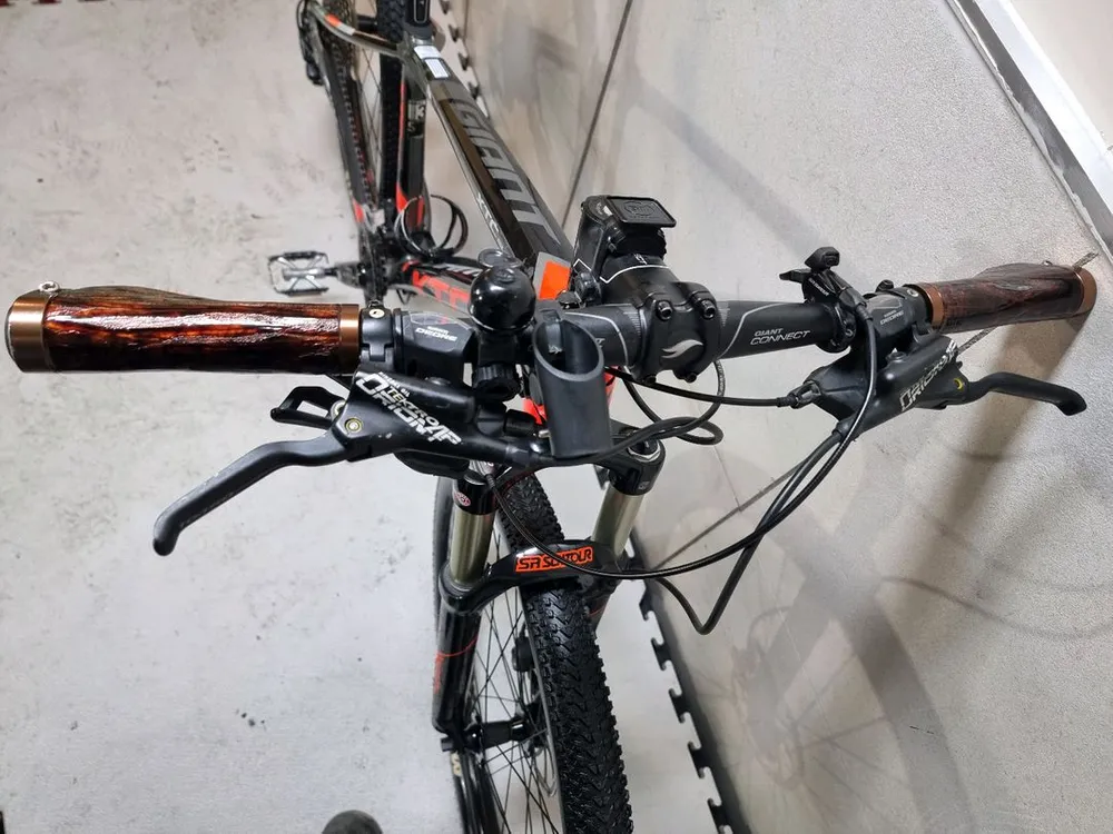 자이언트(Giant)의 XTC SLR 3 MTB 자전거 입니다. 이미지