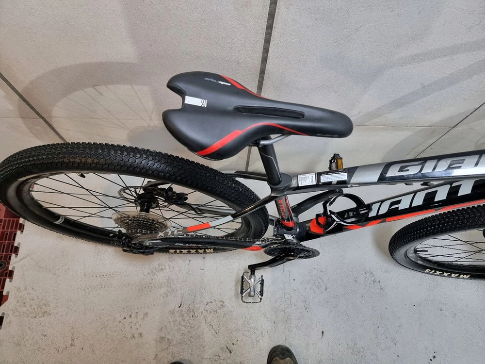 자이언트(Giant)의 XTC SLR 3 MTB 자전거 입니다. 이미지