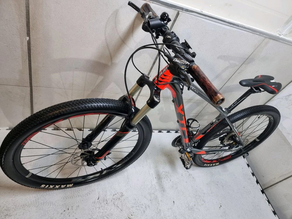 자이언트(Giant)의 XTC SLR 3 MTB 자전거 입니다. 이미지