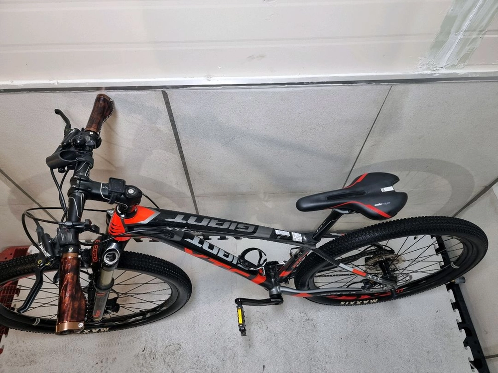 자이언트(Giant)의 XTC SLR 3 MTB 자전거 입니다. 이미지