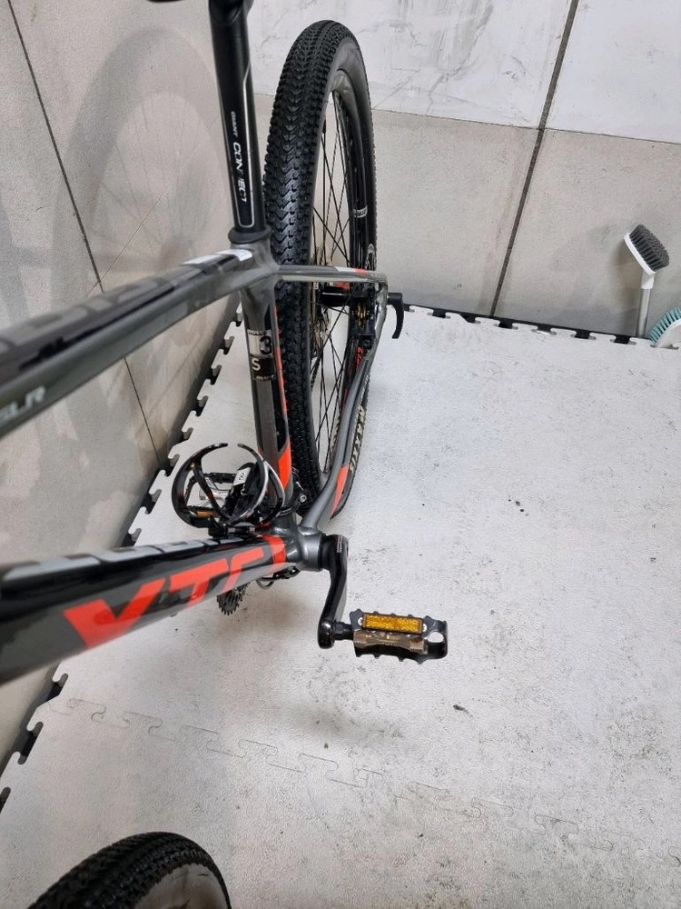 자이언트(Giant)의 XTC SLR 3 MTB 자전거 입니다. 이미지