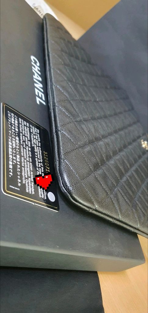 샤넬 캐비어 클러치백 라지 샴골 새상품급 정품(감정O)구찌프라다루이비통디올고야드셀린느보테가생로랑발렌시아가버버리가방 이미지