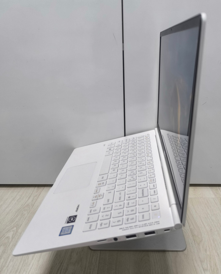상태 좋은 LG 그램 노트북 15인치 i5 8세대 이미지