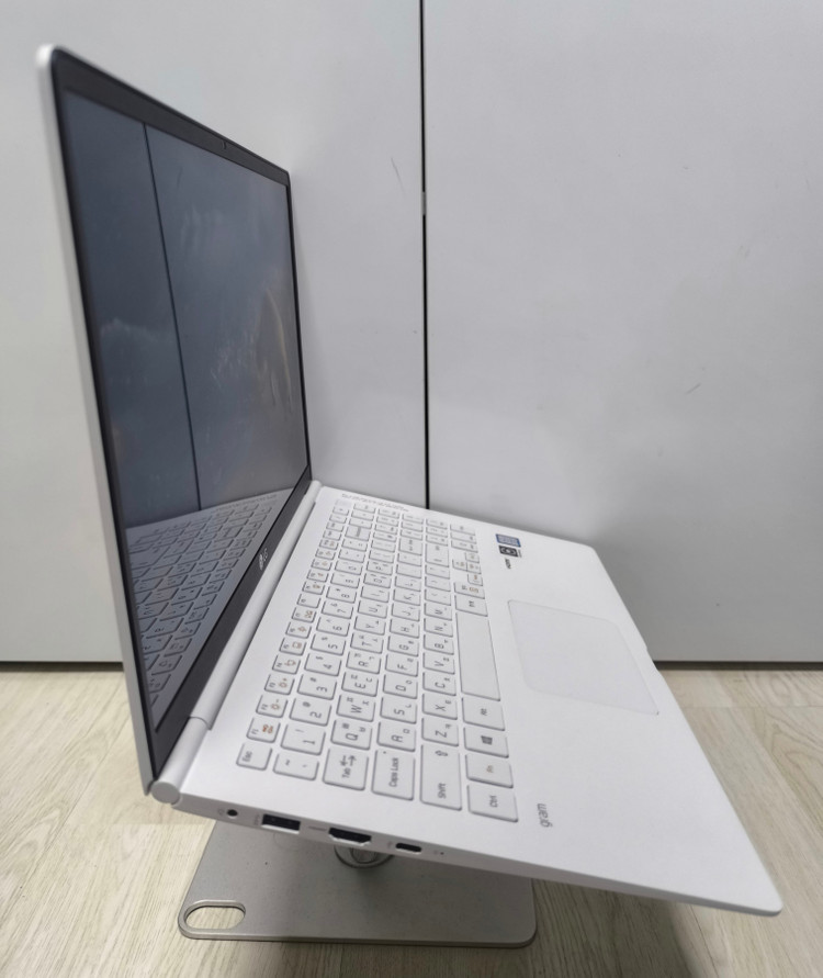 상태 좋은 LG 그램 노트북 15인치 i5 8세대 이미지