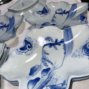 일본 아리타 잎사귀 모양 소메츠케(청화) 비정형 플레이팅 접시, 일식그릇 이미지